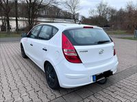 Gebraucht Hyundai i30 100 PS (73 kW) 2009 Weiß Kleinwagen