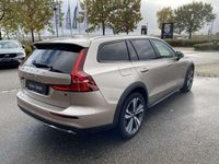 Gebraucht Volvo V60 CC Ultimate 197 PS (144 kW) 2023 Grau Kombi