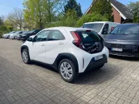 Gebraucht Toyota Aygo Play 72 PS (52 kW) 2022 Super white 2 Kleinwagen