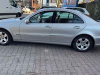 Gebraucht Mercedes E240 177 PS (130 kW) 2004 Silber Limousine