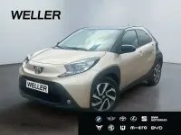 Gebraucht Toyota Aygo 72 PS (52 kW) 2023 Ginger beige metallic / dach mysticschwarz mica Kleinwagen