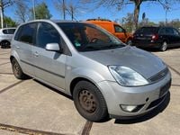 Używany Ford Fiesta 80 KM (58 kW) 2005 Srebrny Hatchback