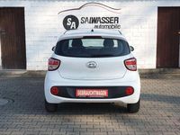 Gebraucht Hyundai i10 67 PS (49 kW) 2017 Weiß Kleinwagen