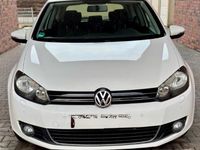 Gebraucht VW Golf VI 105 PS (77 kW) 2010 Weiß Kleinwagen