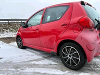 Gebraucht Toyota Aygo 70 PS (51 kW) 2006 Rot Kleinwagen
