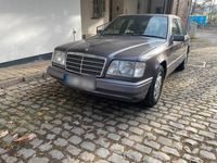 Gebraucht Mercedes E220 150 PS (110 kW) 1994 Andere farben Limousine