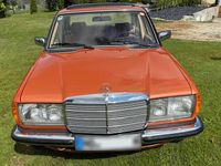 Second-hand Mercedes E280 185 CP (136 kW) 1981 Portocaliu Berlinǎ