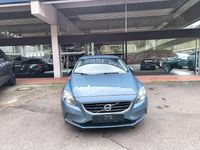 Gebraucht Volvo V40 Momentum 150 PS (110 kW) 2014 Biarritz blue / metallic Kombi