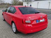 Gebraucht Skoda Octavia Elegance 150 PS (110 kW) 2015 Rot Kleinwagen