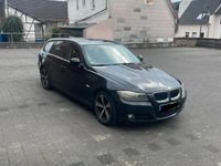 Gebraucht BMW 320 177 PS (130 kW) 2009 Schwarz Kombi