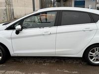 Gebraucht Ford Fiesta Titanium 95 PS (69 kW) 2015 Weiß Limousine