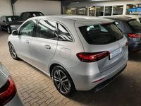 Gebraucht Mercedes B200 Advanced 163 PS (119 kW) 2023 Silber Van / Kleinbus