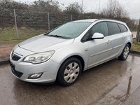 Gebraucht Opel Astra Design Edition 95 PS (69 kW) 2011 Silber Kombi