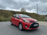 Gebraucht Toyota Yaris 99 PS (72 kW) 2014 Rot Kleinwagen