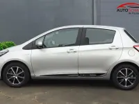 Gebraucht Toyota Yaris Hybrid Team 75 PS (55 kW) 2018 Silber Limousine