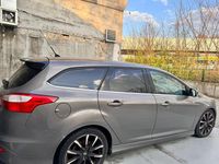Usata Ford Focus 109 CV (80 kW) 2013 Andere farben Station wagon