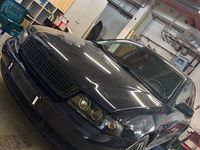 Używany Audi A4 101 KM (74 kW) 1996 Purpurowy Sedan/Limuzyna