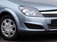 Gebraucht Opel Astra Edition 140 PS (102 kW) 2010 Silber Kombi