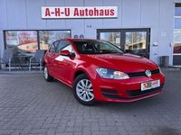 Gebraucht VW Golf VII Trendline 86 PS (63 kW) 2015 Rot Limousine
