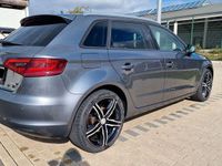 Gebraucht Audi A3 Attraction 125 PS (91 kW) 2015 Grau Limousine