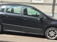 Gebraucht Mercedes B180 116 PS (85 kW) 2011 Schwarz Kleinwagen