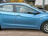 Gebraucht Hyundai i30 Advantage 99 PS (72 kW) 2014 Blau Limousine