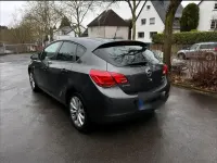 Gebraucht Opel Astra 101 PS (74 kW) 2012 Limousine