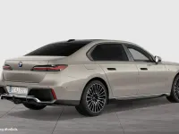 Gebraucht BMW 740 M Sport 299 PS (219 kW) 2025 Grau Limousine