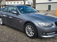 Gebraucht BMW 318 143 PS (105 kW) 2012 Spacegrau Coupé