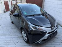 Gebraucht Toyota Aygo 69 PS (50 kW) 2016 Schwarz Kleinwagen