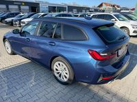 Gebraucht BMW 330e Advantage 292 PS (214 kW) 2021 Blau Kombi