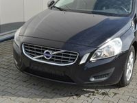 Gebraucht Volvo V60 Kinetic 163 PS (119 kW) 2012 Schwarz metallic Kombi
