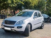 Gebraucht Mercedes ML320 224 PS (164 kW) 2007 Silber SUV