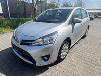 Gebraucht Toyota Verso Basis 132 PS (97 kW) 2017 Silber Van / Kleinbus