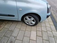 Gebraucht Renault Clio II 75 PS (55 kW) 2004 Silber Kleinwagen