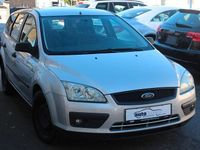Gebraucht Ford Focus Trend 101 PS (74 kW) 2005 Silber Limousine