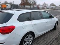 Gebraucht Opel Astra Design Edition 140 PS (102 kW) 2011 Weiß Kombi