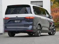 Second-hand VW Multivan Style 150 CP (110 kW) 2025 Alb Monovolum