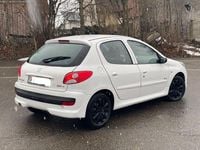 Gebraucht Peugeot 206+ 73 PS (53 kW) 2011 Weiß Kleinwagen