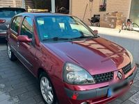 Używany Renault Clio II Dynamique 75 KM (55 kW) 2002 Czarny Sedan/Limuzyna