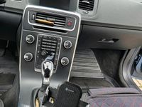 Gebraucht Volvo V60 150 PS (110 kW) 2017 Grün Kombi