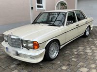 Gebraucht Mercedes E230 136 PS (100 kW) 1982 Weiß Limousine