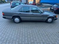 Gebraucht Mercedes E260 160 PS (117 kW) 1990 Grau Limousine
