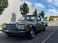Gebraucht Mercedes E230 131 PS (96 kW) 1981 Grün Limousine