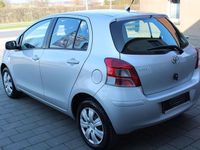 Gebraucht Toyota Yaris Cool 69 PS (50 kW) 2011 Silber Kleinwagen