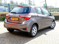 Gebraucht Toyota Yaris 111 PS (81 kW) 2017 Grau Limousine