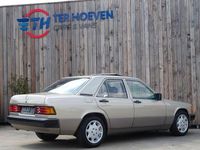 Gebraucht Mercedes 190 122 PS (89 kW) 1991 Gold Limousine