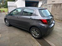 Gebraucht Toyota Yaris 69 PS (50 kW) 2016 Grau Kleinwagen