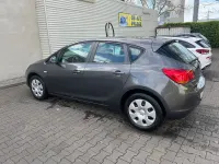 Używany Opel Astra Selection 87 KM (63 kW) 2011 Szary Sedan/Limuzyna