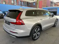Second-hand Volvo V60 CC Plus 197 CP (144 kW) 2023 Argintiu Break